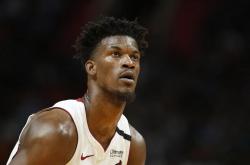 九游官方网站巴特勒回归赛场，出色防守首场状态亮眼，阿森纳观众沸腾！(巴特勒去哪队了)