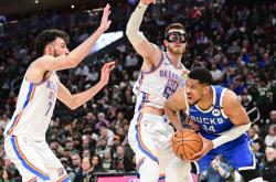 九游网页版字母哥巅峰对决，穆雷与50激战巴塞罗那分钟，赛况扑朔迷离胜负难料！的简单介绍